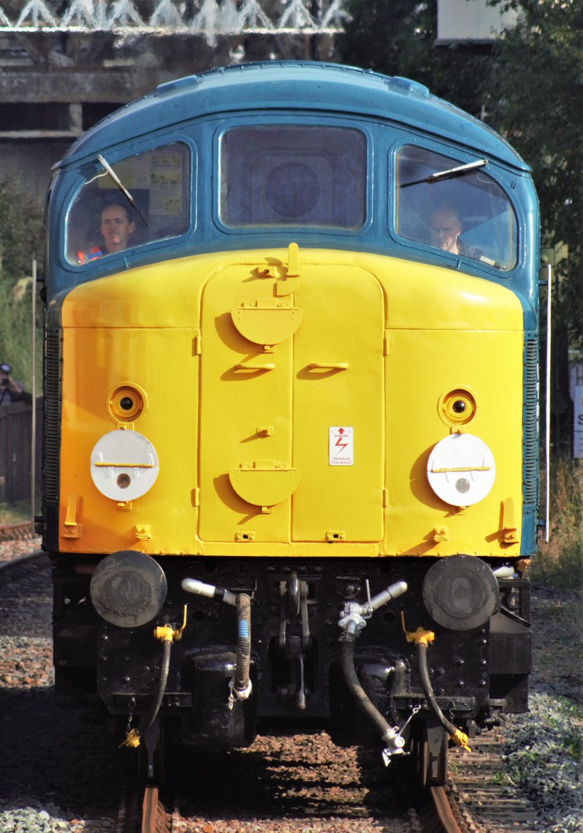 ThePinkMeowstic's tweet image. 09/10/21
A head on shot of 44004 as it runs around its train at Peterborough Nene, prior to working 2M91 14:45 to Orton Mere
#class44