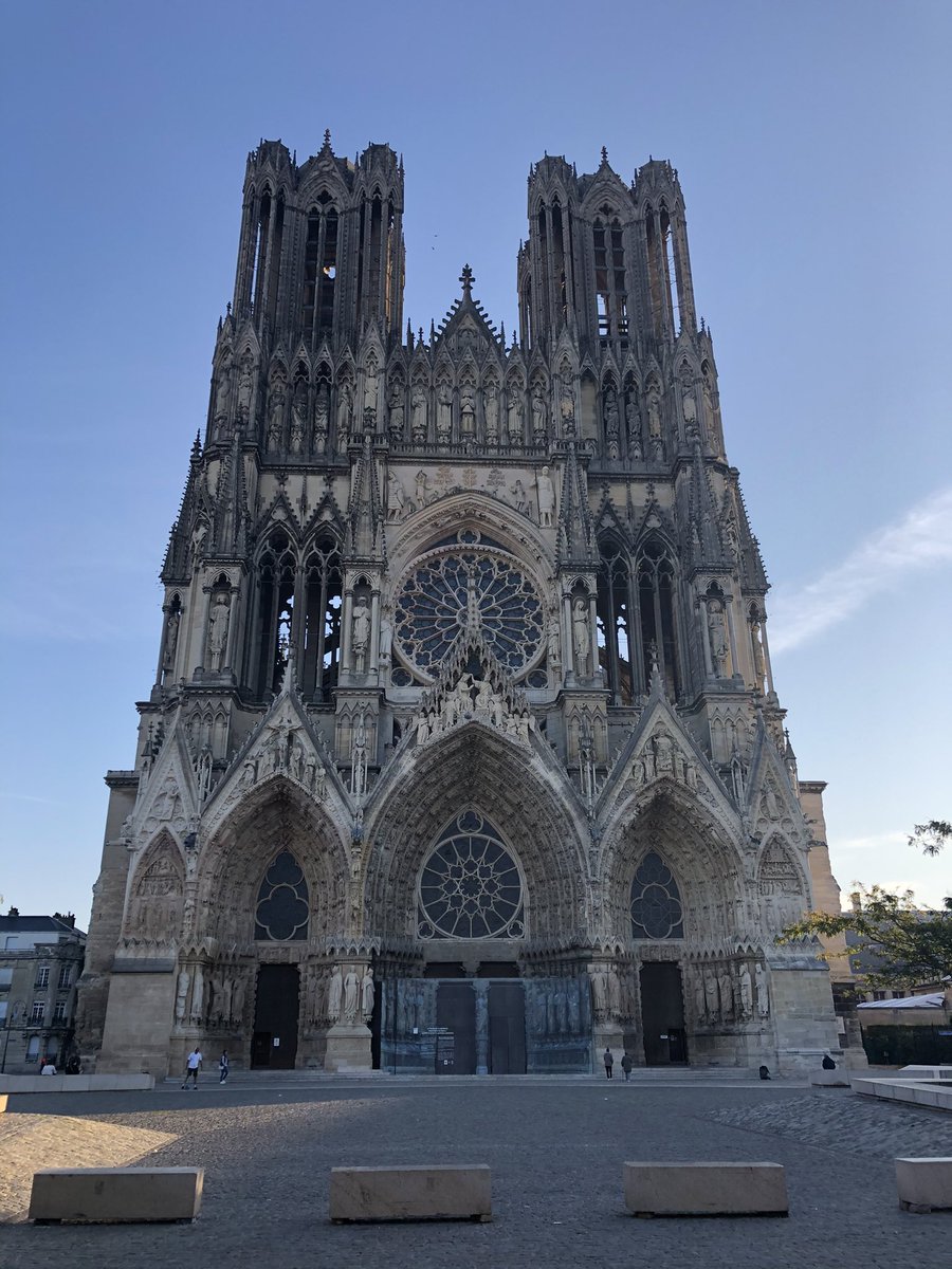 Une équipe <a href="/OrangeGrandEst/">Orange Grand Est</a> au top 👌 pour ce  #runinreims 2021 tant attendu.
Efforts, sourires et soleil ☀️ au Rdv. 😁La maille #champagneardenne mouille le maillot pour porter haut les couleurs de notre belle entreprise 👏Bravo à tous les participants <a href="/runinreims/">Run In Reims</a>