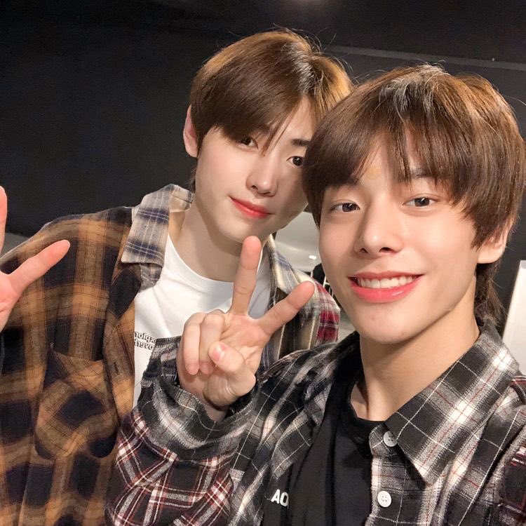 0204MC's tweet photo. #WONYOUNG + #SAKURA ✖️ #SUNGHOON + #JAKE : Best Friends ! https://t.co/JDtYl2Ot5H