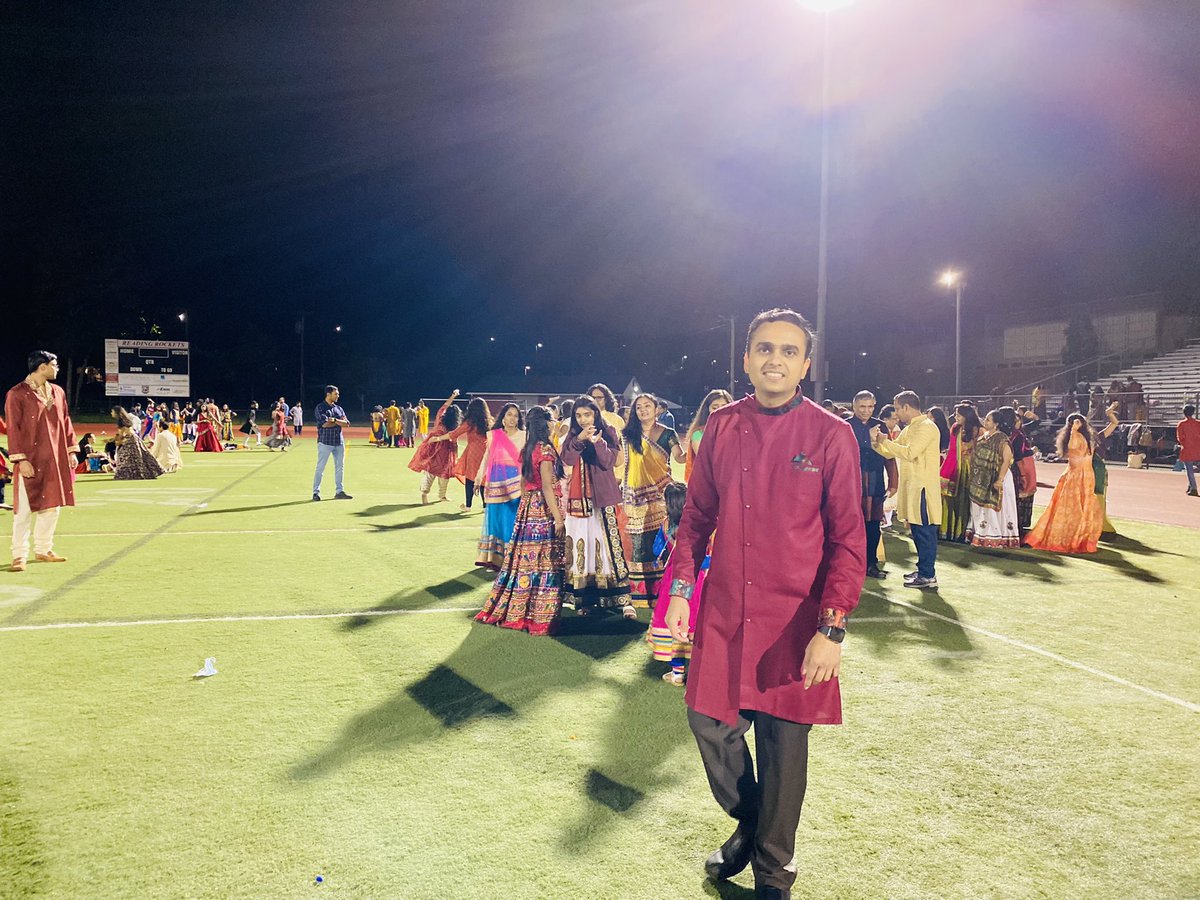 UkaniAmit's tweet photo. હાલો રે હાલો ગરબે ઘુમવા અમેરિકા 🇺🇸 🙌
Happy Navratri 🙏
#jagyatyarthibhagya #amitukani #navratri #garba #garbo #norta #dandiya #navratriusa #usanavratri #americanavratri #americagarba #garbaamerica #bostongarba #bostonnavratri #bostondandiya #happynavratri #ગરબા #નવરાત્રી https://t.co/aaOhv3Pqsz