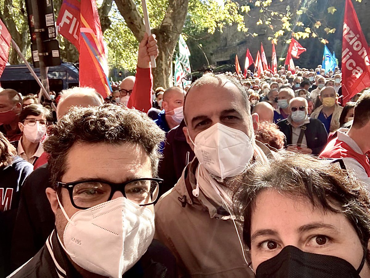 capleslie's tweet photo. Con la @cgilnazionale e con il movimento dei lavoratori per riaffermare la democrazia contro ogni rigurgito fascista. #Maipiufascismi https://t.co/ujaOrv9zRj