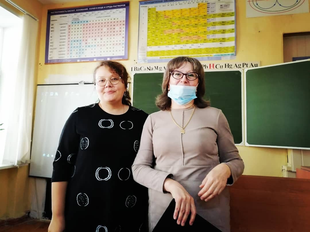 libraryrussia's tweet photo. 8.10 в школе N1, в рамках Года науки и технологий, библиотекари ЩГЦБ, совместно с учителем химии, провели Информационный час "Одинокий гений", посвящённый жизни Дмитрия Менделеева. #библиотека #щекино #литература #мероприятия #книги #химия #менделеев #годнаукиитехнологий https://t.co/YBamcIaLY6