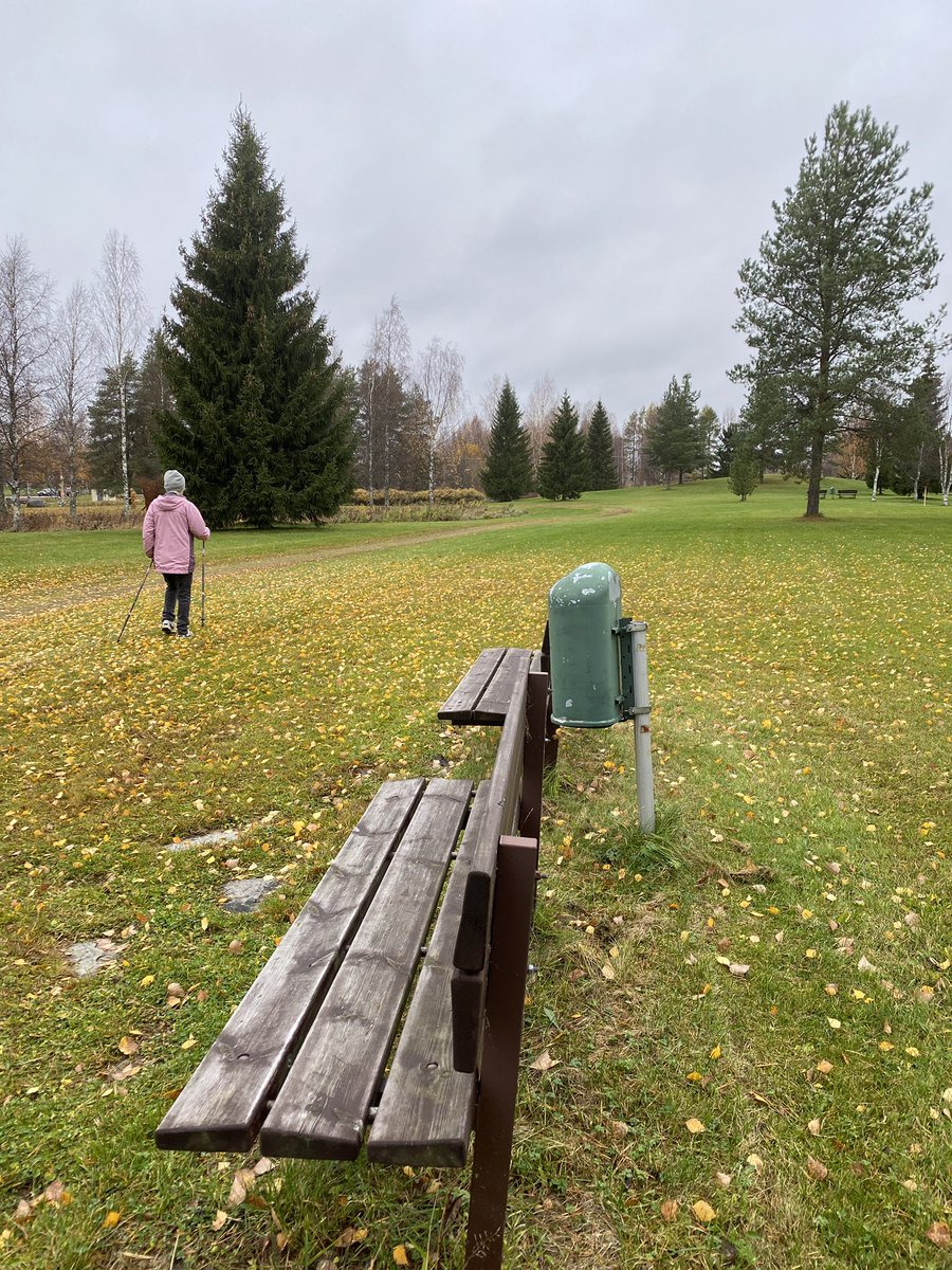 MasaSaarnela's tweet photo. Lyhyellä kipulenkillä. #nilkka #lonkat
Puistossa hra Mölsän pajupeikko oli vaihtanut paikkaa ja uusi teoskin oli löytänyt alueelle. Vain 1900 askelta. https://t.co/ugHJ6ZVJHB