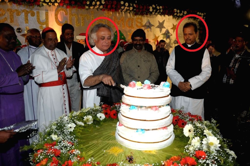 SureshNakhua's tweet photo. Architects of the biggest #CoalAllocationScam in India are talking about investigation!
Shouldn't the first investigation be on - how much 'fortune' UPA ministers made through that scam???
Mr Ramesh, remember Subodh Kant Sahay? https://t.co/FPhnrLa8cQ