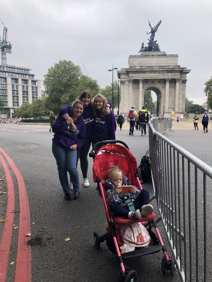 SallyBrighton1's tweet photo. Fab cheering team for @youngepilepsy today at the #RoyalParksHalf https://t.co/qf60FHsMYs