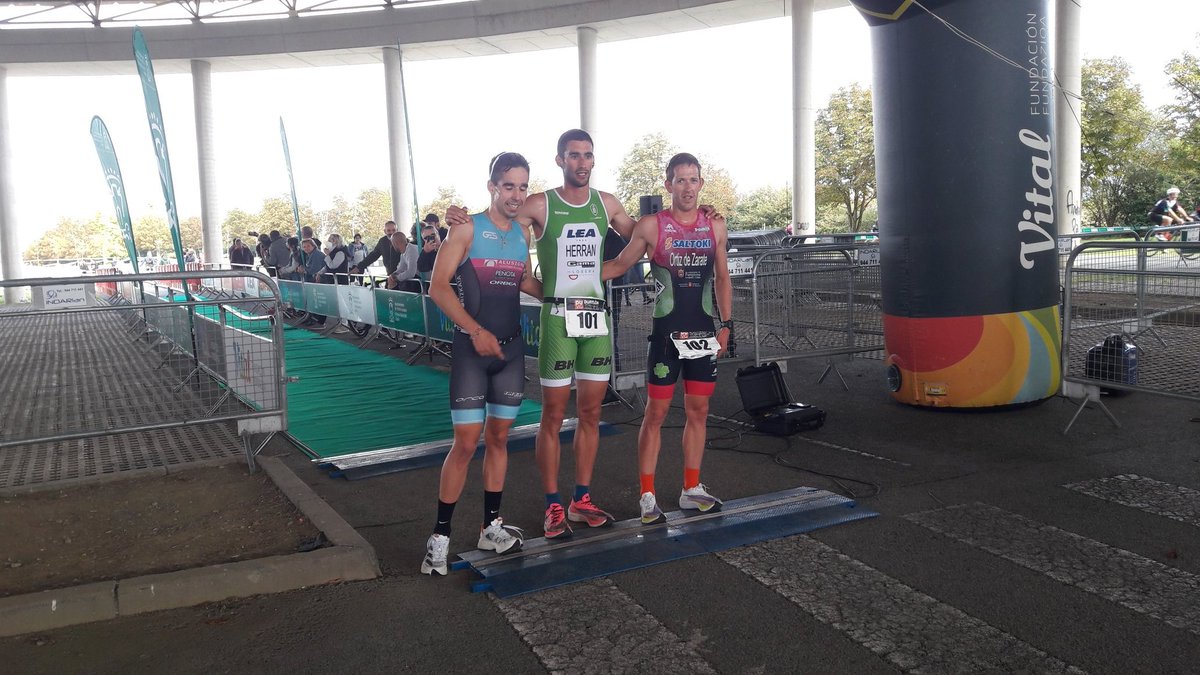 #TriBerri
GASTEIZKO DUATLOIA
#GasteizDu21
🥇 #ArrateMintegi
🥈#InesMoreno
🥉#MirenJosuneBikuña
♀️ turesultado.es/4707
🥇#UrkoHerran
🥈#JoanesGoitisolo
🥉#IkerOrtizDeZarate
♂️ turesultado.es/4708
#speaker
Hurrengoia/Proxima #MillaBilbao 
#Spiuk
#ClubLaBlanca
#BasqueCounTRI