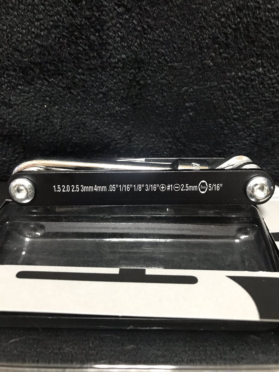 SDMF_Inc's tweet photo. ギターテックを務めさせて頂くと言う事でPart 2

JIM DUNLOP
SYSTEM 65 MULTI TOOL

単体でレンチやら何やらはあるけど、こう言うのが1つあったら便利かなと購入した。

@jimdunlopusa @JimDunlopJP 
#JimDunlop #System65
#MultiTool https://t.co/5Y1doYPNjF