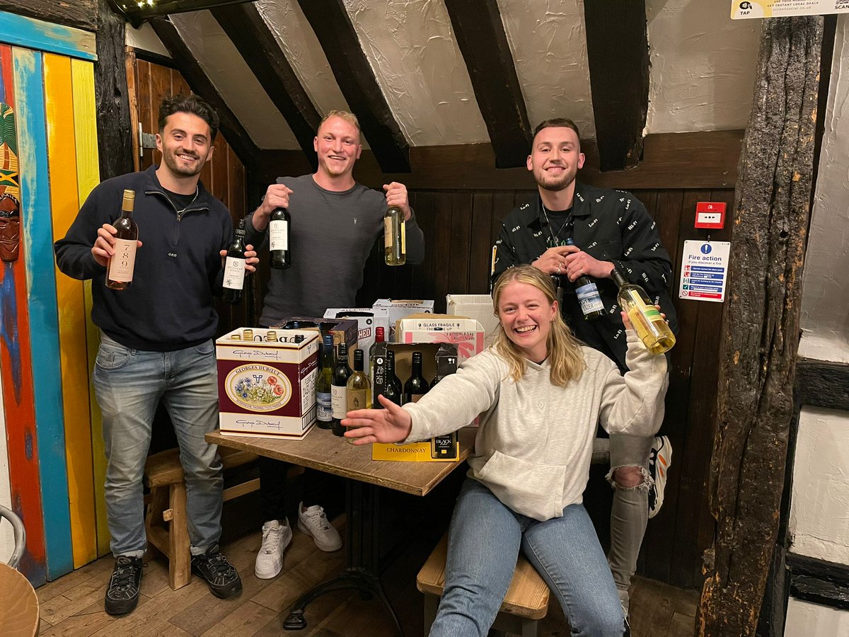 Get your quiz team together and you could be as lucky as these guys who walked away with 69 bottles of wine!

Book for Monday night now

#horsham #piriesbar #speedquizzing #quiznight #quiz