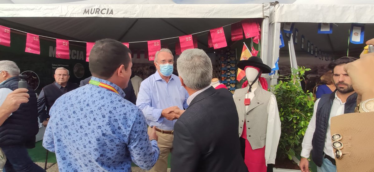 Vox_Murcia's tweet image. 💪🏻 Seguimos en el #VIVA21🇪🇸 y hoy hemos recibido la visita del mejor de todos nosotros, José Antonio Ortega Lara.

🙏🏻 Muchas Gracias
#AgendaEspaña