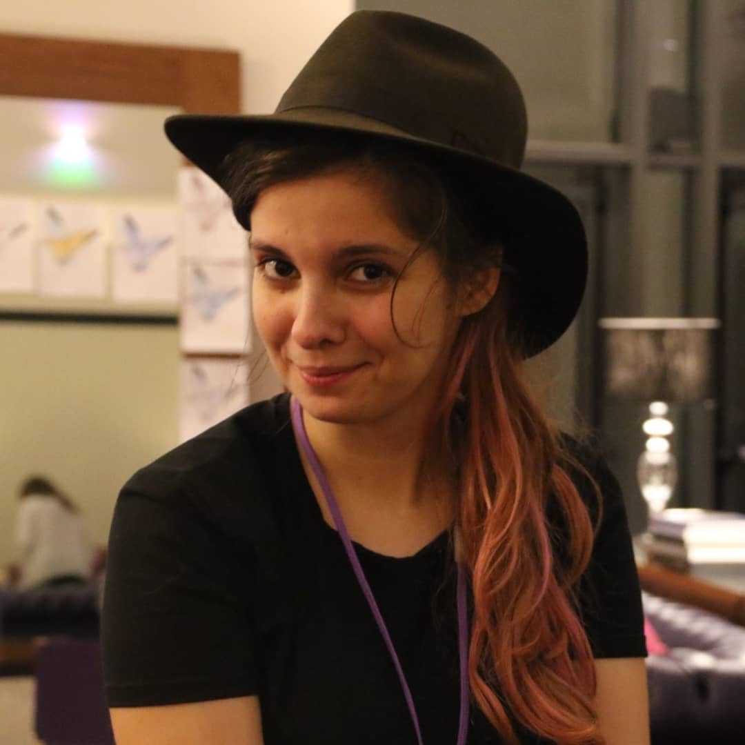 excaliburedpan's tweet photo. Memories of #IDWCon pasts... Feat. friends and stolen hats https://t.co/r8r2xz4buO