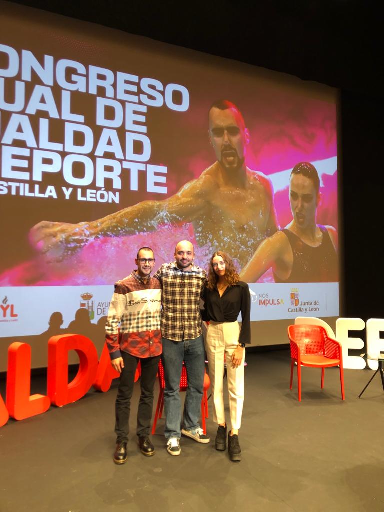 ManuelAlesander's tweet photo. Con @PauRibes_Sincro y @emmasincro   un placer escucharles. A seguir con paso firme! https://t.co/5BN7l3UIjv