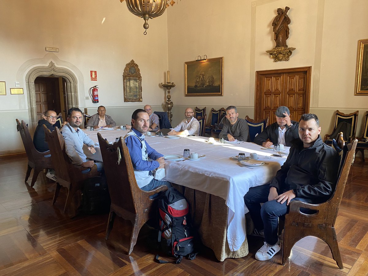 fernandotrevino's tweet photo. Esta mañana iniciamos los trabajos de integración y buen camino del equipo de socios de @rtydc.oficial , en Santiago de Compostela , España. https://t.co/66JZy2As4B