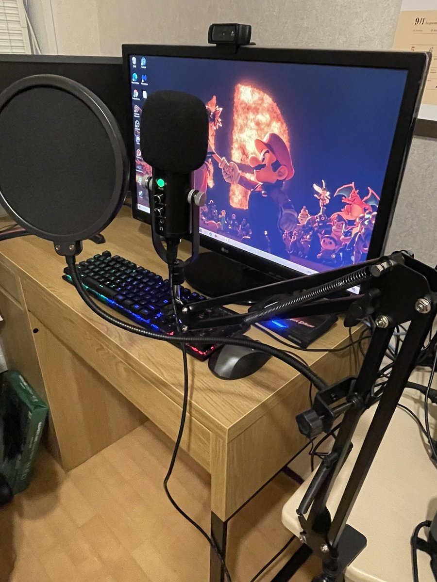 Rento_SSBU's tweet photo. この度helis JP様 @mi_nakoko よりマイクを提供して頂きました！スタンド型(置くタイプ)のマイクより優秀だったのでこっちに切り替えます笑     配信者やディスコでゲーム通話とかする人にはオススメ😂 https://t.co/EgXjDoVVCu