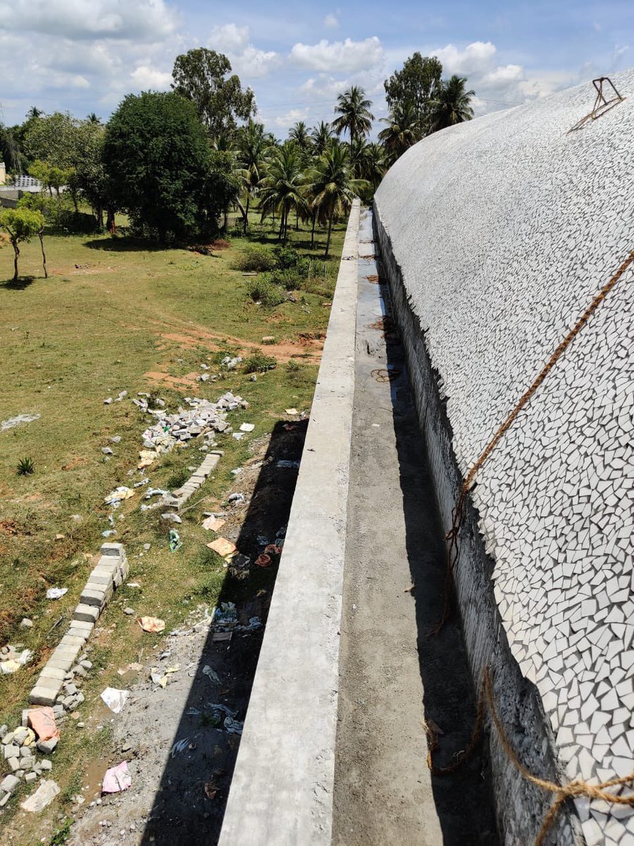 BetweenSpacesAr's tweet photo. This institutional building is a load bearing structure with steel used only for the slabs and vaults. 
At @BetweenSpacesAr #architecture is all about deep shadows, the sky and the roof scape. https://t.co/YXjZiQM80V