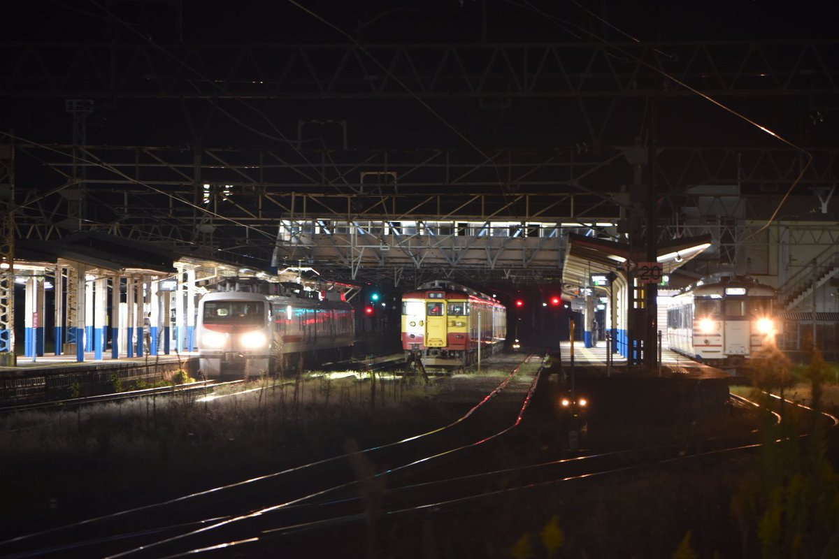 unohaman's tweet photo. 2021.10.10
試9355M
E491系East i-E(イーストアイ・ダッシュイー)信越本線検測
わずかな停車時間に115系懐かしの新潟色&青髭を添えて
越後線上り156M N33+N40
越後線下り173M N37
#E491系
#イーストアイ・ダッシュイー
#越後線
#115系
#156M
#旧弥彦色
#懐かしの新潟色
#青髭
#一次新潟色 https://t.co/odsrojLOdW