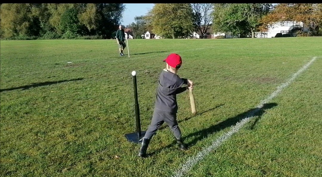 morrisso_health's tweet photo. Absolutely brilliant #Rounders session this morning, great weather with great company and lots of great #Slogs. Thanks to everyone who came and joined in, and of course #TescoBlackley for the fruit🍏🍌🍎and water💦 to help keep us going  #WorldMentalHealthday2021 #DoOneThing https://t.co/ARP9lyPKIg