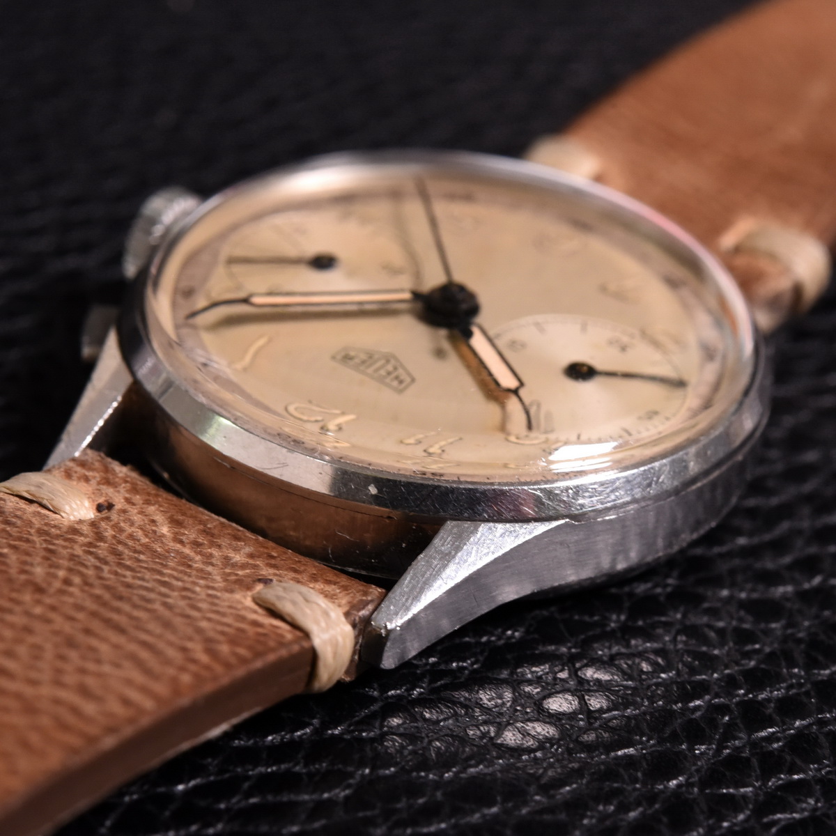 Added to OnTheDash site --  

Fantastic Heuer reference 333 AR chronograph, circa 1950. 36 mm stainless steel case; Vajoux 22 movement; original radium on the dial and hands.

More photos here -- 
onthedash.com/chronograph/re…