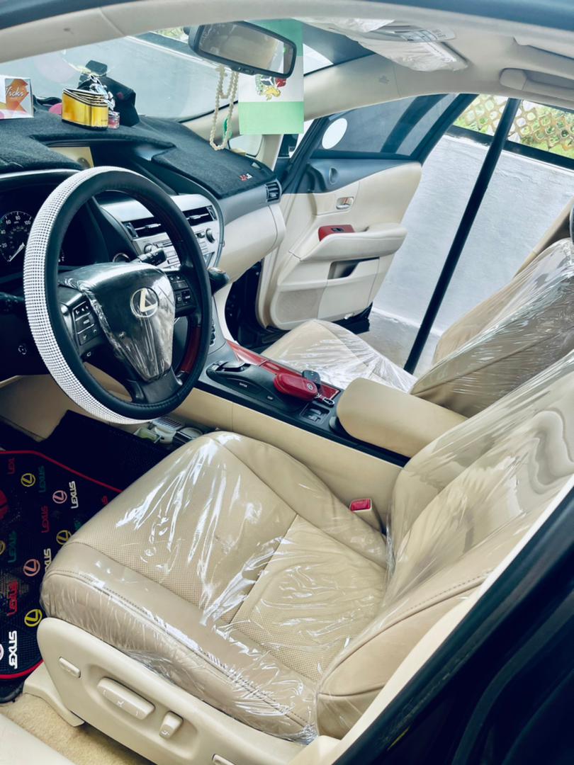 Wizarab10's tweet image. The car has only been used for 3 months and is clean as fuck.

Going for 6.5 million. Indicate if you are interested