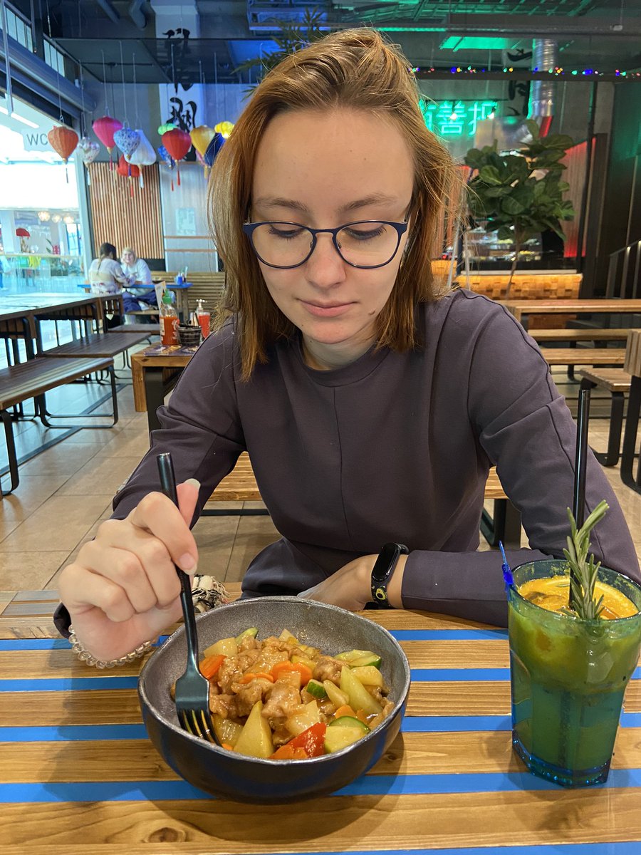 Onotolb's tweet photo. Сходили покушали азиатской кухни с @Maria_sovest 🥰
А ещё сгоняли на Венома 2, жаль отпуск пролетает слишком быстро и уже завтра на работку 😭
П.с считаю это лучшим свиданием за всё время 🥺🤍 https://t.co/1WJCf9NFoT