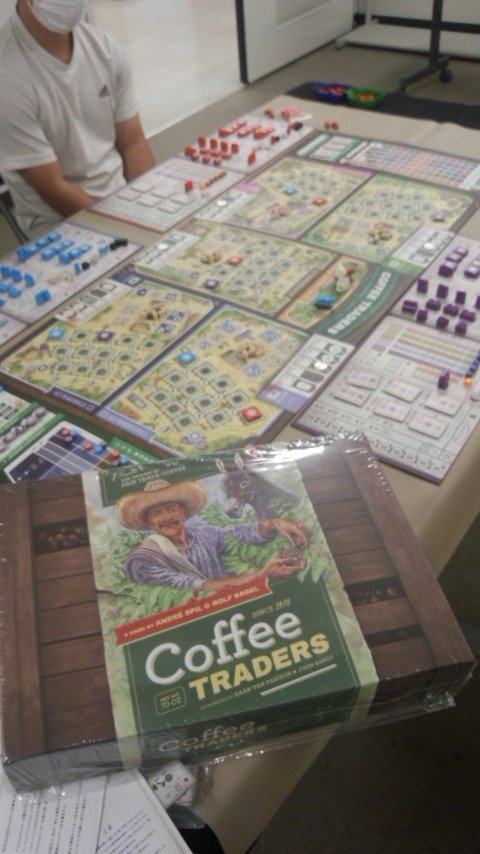 9H3UidnoWqDoE3K's tweet photo. #ボードゲーム #boardgames #boardgameJP #miniaturemarket
#coffeetrader
#コーヒートレーダー
(´・ω・`)… 66点
3人でビリ
契約タイルには触れなかったせいか
この点に
コーヒーバーは頑張ったんですが あれ?点わすれちってた
細かい点では勝てないか
コツ知りたい https://t.co/N1HSXALkaq