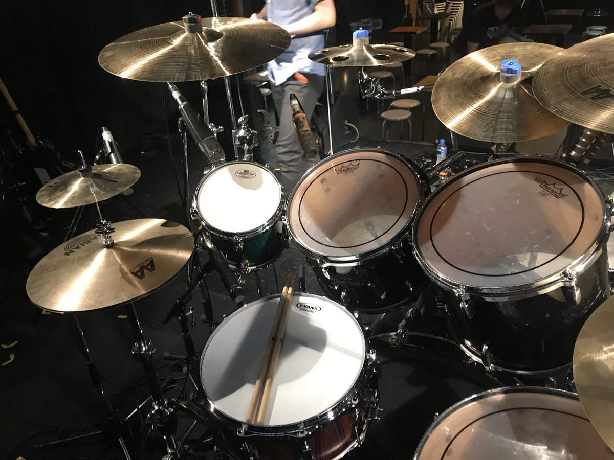 x_ruin's tweet photo. 本日はドラムの日と言うことで、いちおー、どらまあの端くれとしてはね😂🪘ドラムセットと主要スネアでも\(//∇//)\
#ドラムの日
#10月10日
#PHONIC
#STARDRUM https://t.co/pbD8fzgAGs