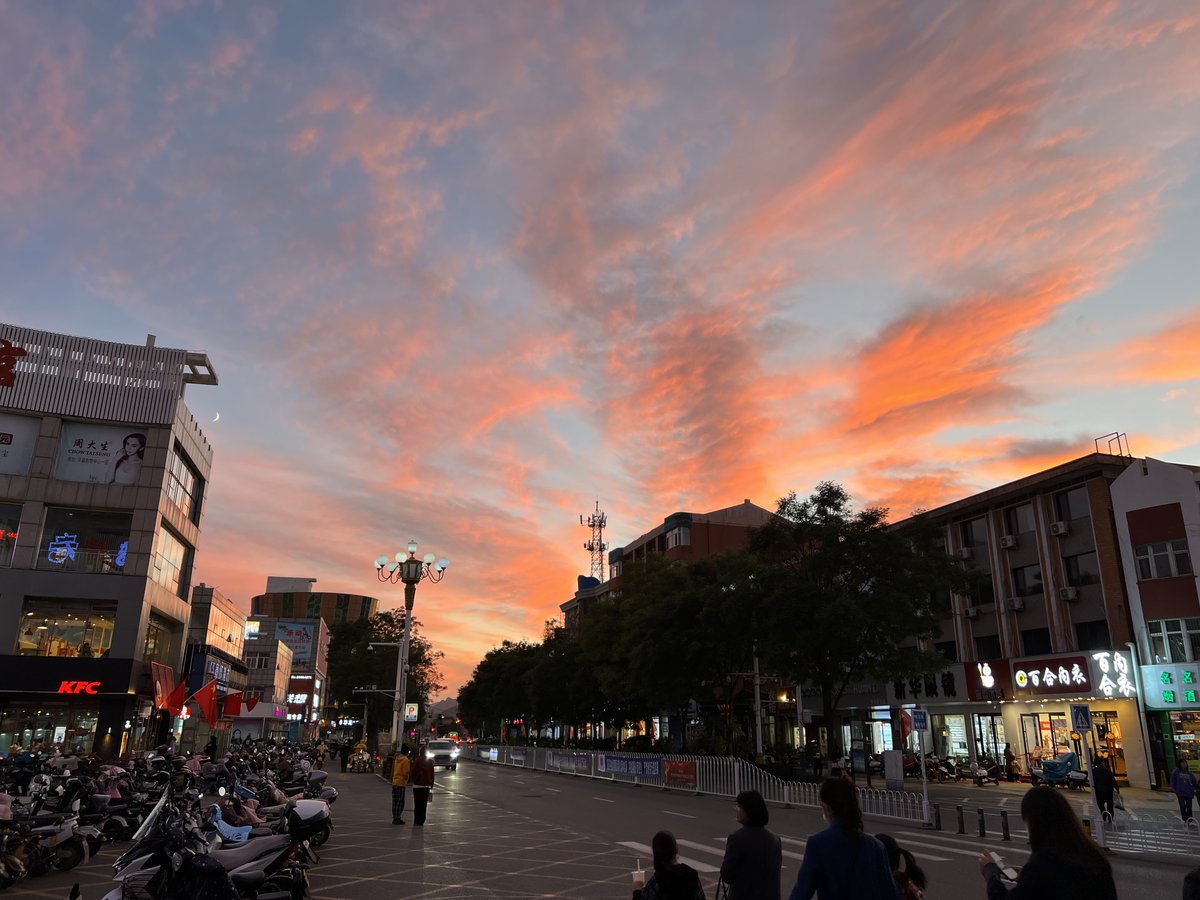 1、3  S21 Ultra
2、4  iPhone 13 Pro Max