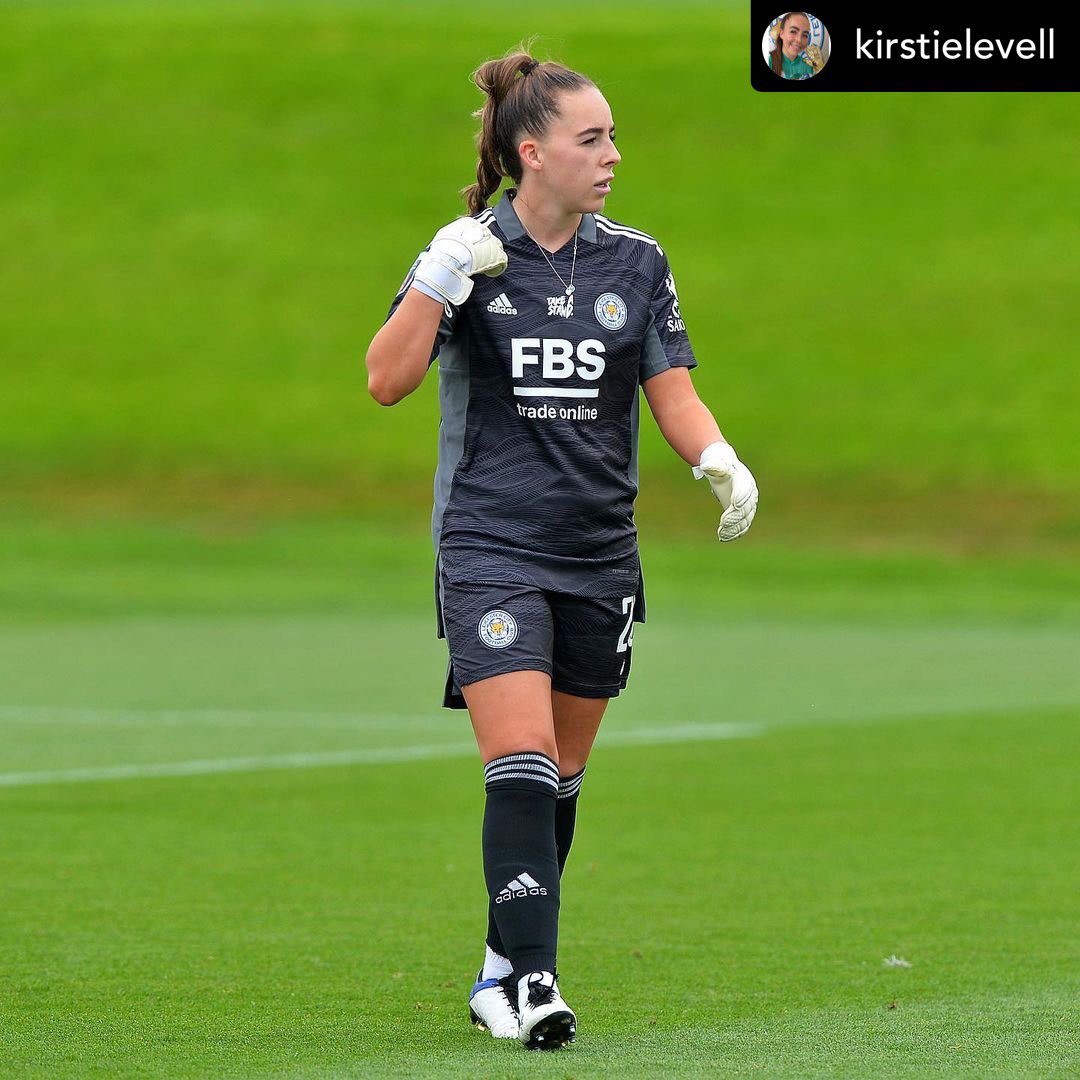 sheplays_au's tweet photo. Who’s got 1️⃣4️⃣ #FAWSL GK pts &amp; collecting more with crucial saves against the champs? 🧤⚽️

Keeping the playing field #Levell &amp; smashing it for the #Foxes it’s @kirstielevell97 😉

Levell fantasy team names:

⬆️ Take it to the Next Levell
🤩 Levell Headed
🙌 Reach New Levells https://t.co/K2CKiUmYsZ