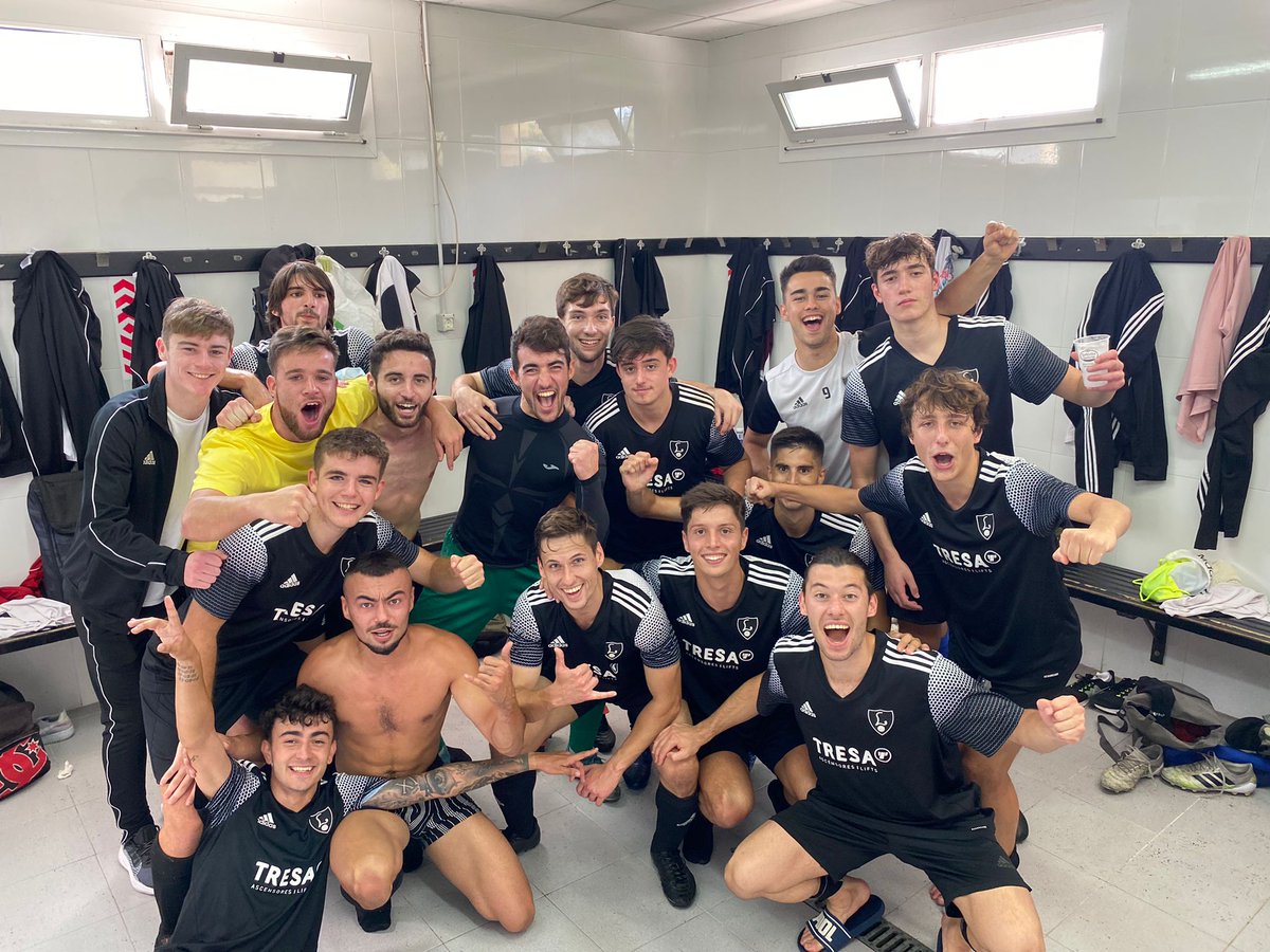 CDLealtad's tweet photo. 🏆¡Nueva victoria del Lealtad B!🏆

Esta vez ante el Ribadesella, que les hace posicionarse como líderes de su categoría 👏

💪Enhorabuena chicos💪
#todoalnegro🖤 https://t.co/GYb8uBuaJL