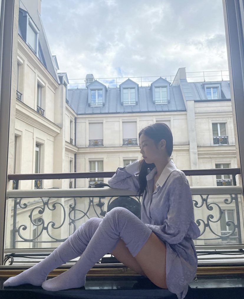 JENNIE of <a href="/BLACKPINK/">BLACKPINKOFFICIAL</a> is a beauty in newly shared photos. 💜