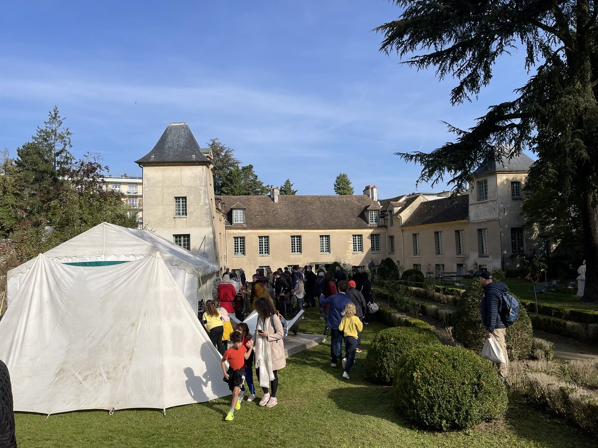 Et oui, on fait du vin à Meudon et aujourd’hui, c’est ke jour des vendanges !
#feterabelais <a href="/VilledeMeudon/">Ville de Meudon</a>