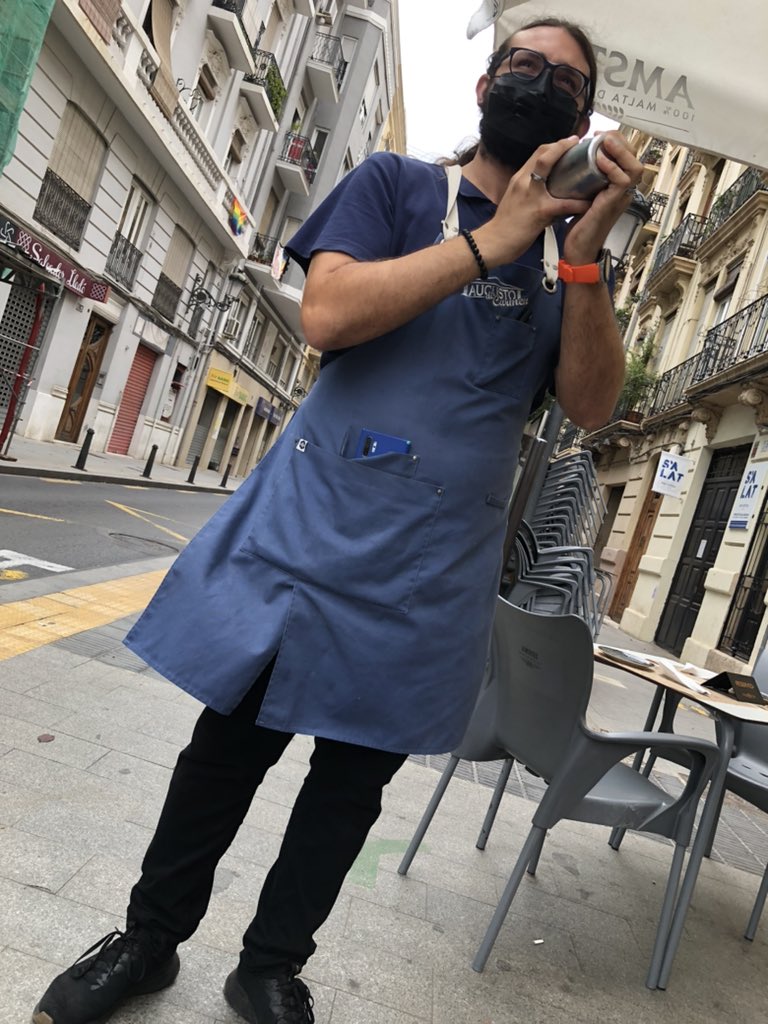 JoostVF's tweet photo. Mmmmhhhh👌🏻 Lekkerste #Negrone ooit😎 #Valencia https://t.co/5zWpnKicQj