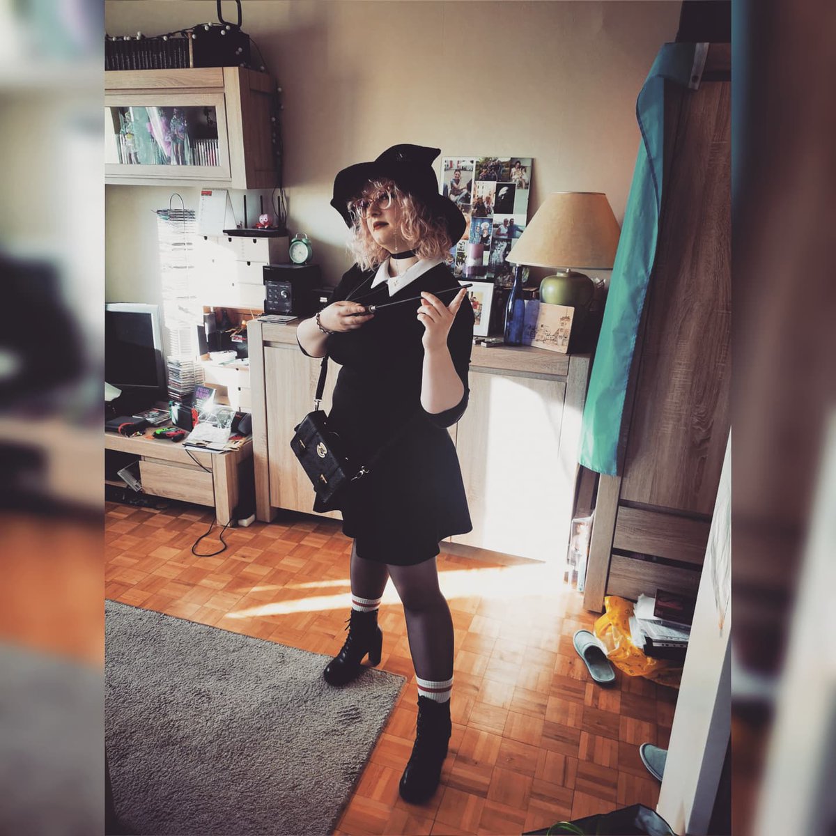 EleanorLinsea's tweet photo. ✨ you've been blessed with a presence of a modern witch ✨
📸: @Nerdalorian
#witcht #witchaesthetic #spooktober https://t.co/A2C8W1B55y