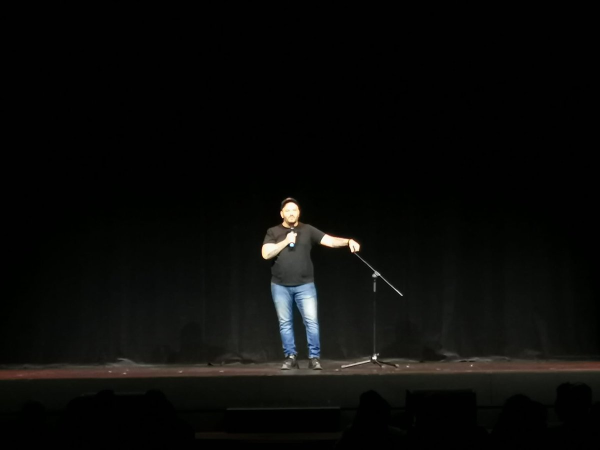 SaulRomero_'s tweet photo. Lo de ayer en Madrid fue increible! @kikeperezcomico cualquier cosa q diga es poco, GRACIAS por una noche unica y por ser como eres!❤️ 
Y a @erauncrass por remar juntos siempre❤️
Y a tod@s l@s q fueron por el buen rollo!

Q sigan las risas! https://t.co/uLZSGcqE6E