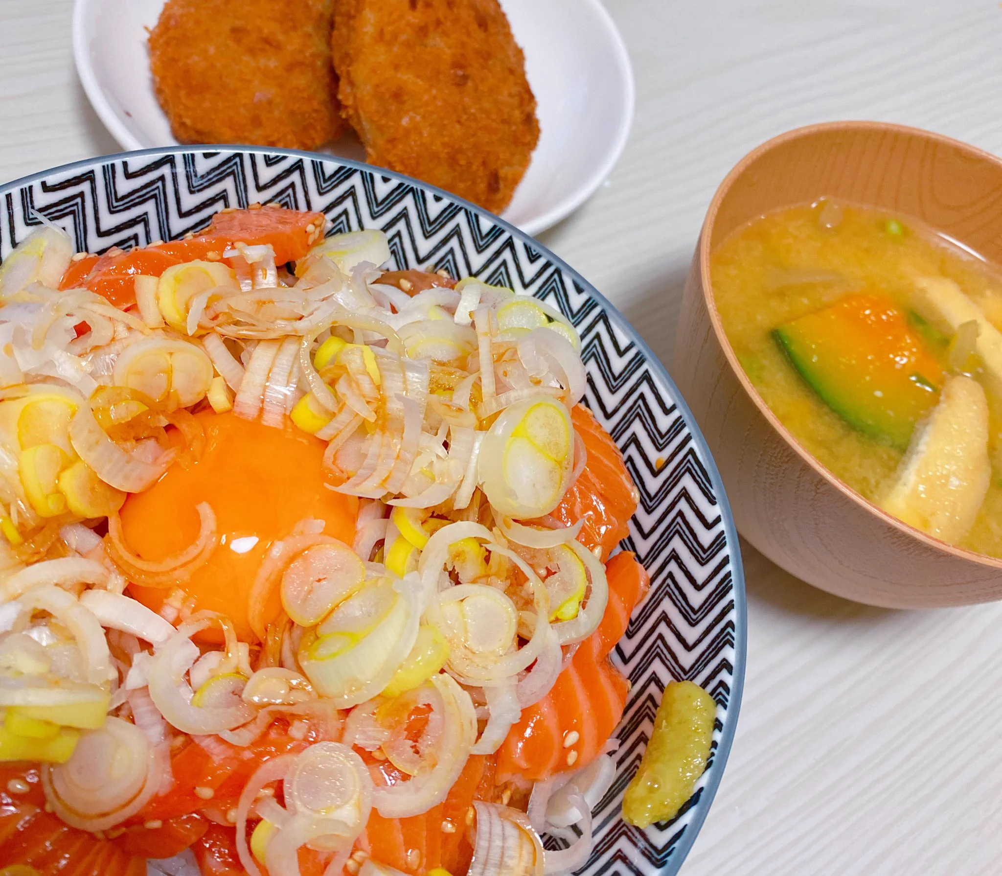 今日のなぎめし
ポン酢ごまサーモン漬け丼参考にさせてもらいました！おいしかった🥰🥰  