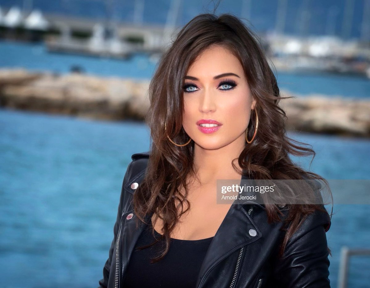 Elsa Esnoult tweet media