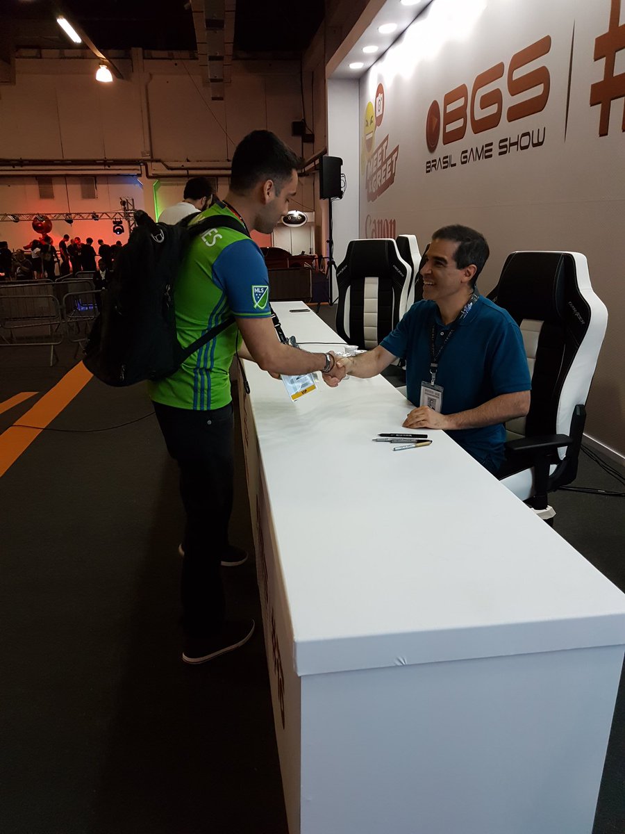 Paulo___Mendes's tweet photo. Com certeza um dos momentos mais incríveis e emocionantes da minha vida quando tive a oportunidade de conhecer pessoalmente o mito @noobde ( Ed Boon ) , criador de Mortal Kombat , minha franquia preferida de jogos de luta
#BGS2017 #Relembrareviver @BrasilGameShow https://t.co/UgOJxV73vn