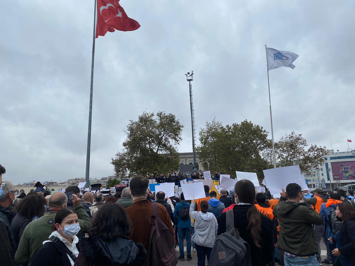 "ONLARA SÖZÜMÜZ BARIŞ OLACAK"

Kadıköy'de yüzlerce kişi #10EkimAnkaraKatliamı'nda yitirdiklerimizi anıyor: