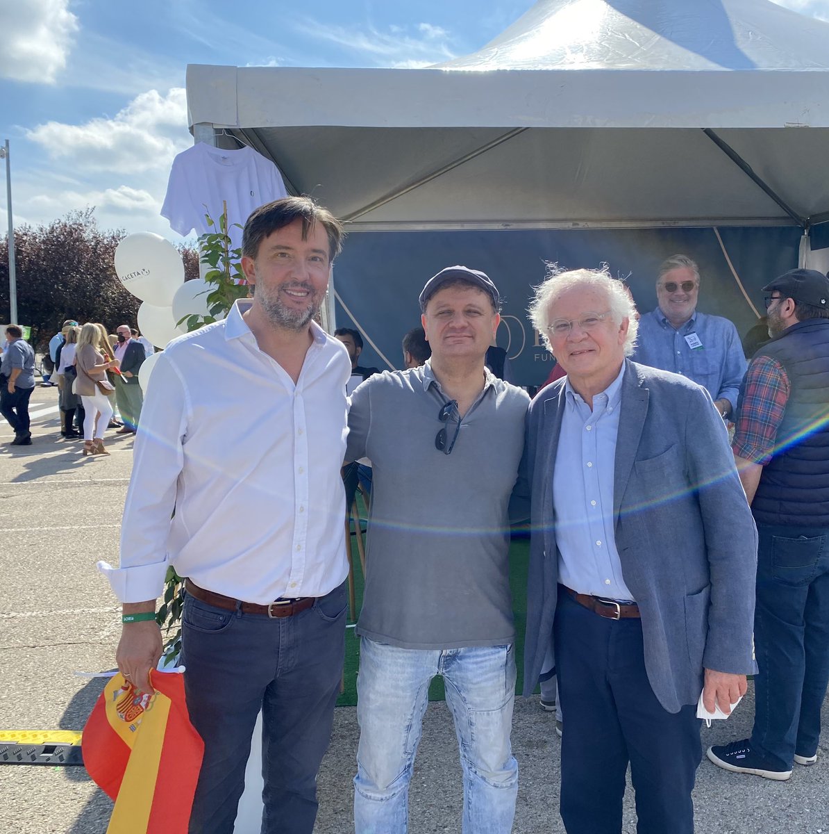 RuizBartolome_'s tweet image. Con mis admirados @josemariamarco1 y @quintanapaz 
En #VIVA21 se encuentra uno con lo mejor de la sociedad civil.
#AgendaEspaña🇪🇸