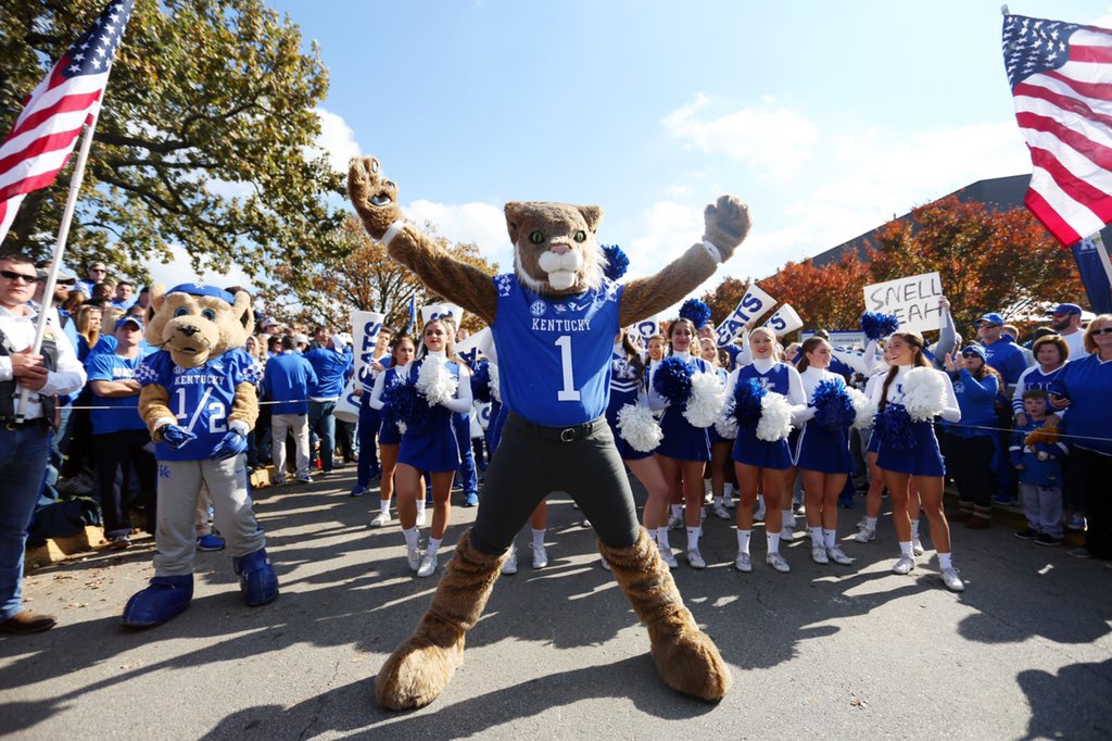 The_Wildcat's tweet photo. That 6-0 feeling 😼😼 #WeAreUK #bbn https://t.co/NCdfuUOtfT