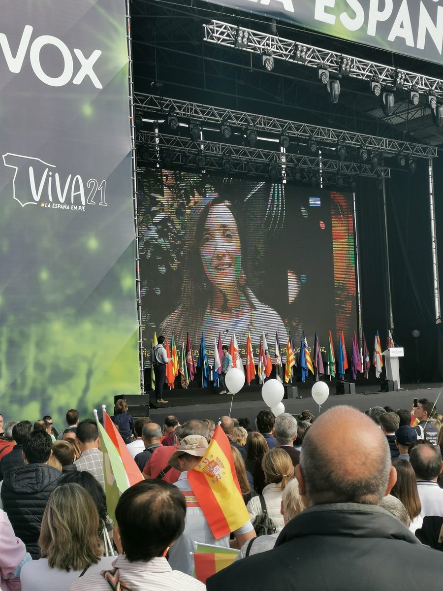 VickyVillarruel's tweet image. Hoy en España nuestros saludos en el #VIVA21 de @vox_es para todos los españoles q luchan ¡por la Verdad, las tradiciones y los valores! ¡Gracias @santag78 por las fotos! ¡¡Argentina y España unidas, siempre!! 🇦🇷🇪🇸