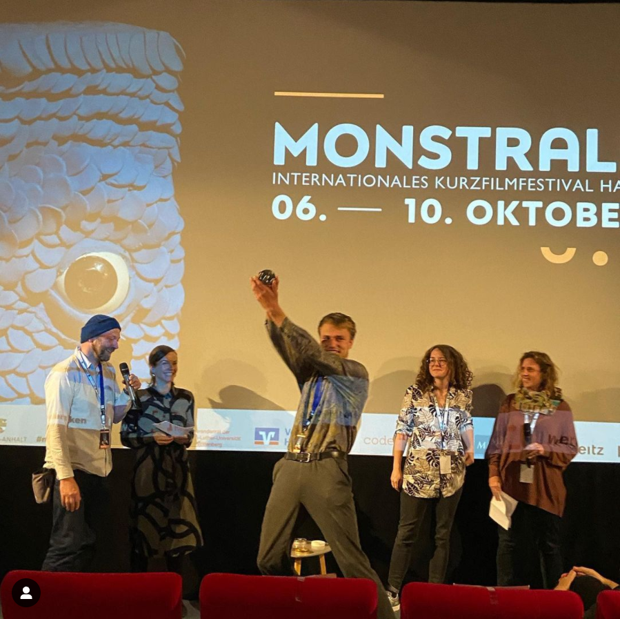 monstraletweet's tweet photo. Die diesjährigen Sieger stehen fest!

This year's winners have been chosen!

Shortdocs: La Guapa (3.), Maalbeek (2.), Ecorce (1.)

International: Eggshell (3.), Obervogelgesang (2.), I am afraid to forget your face (1.) https://t.co/joD9fCHRs7