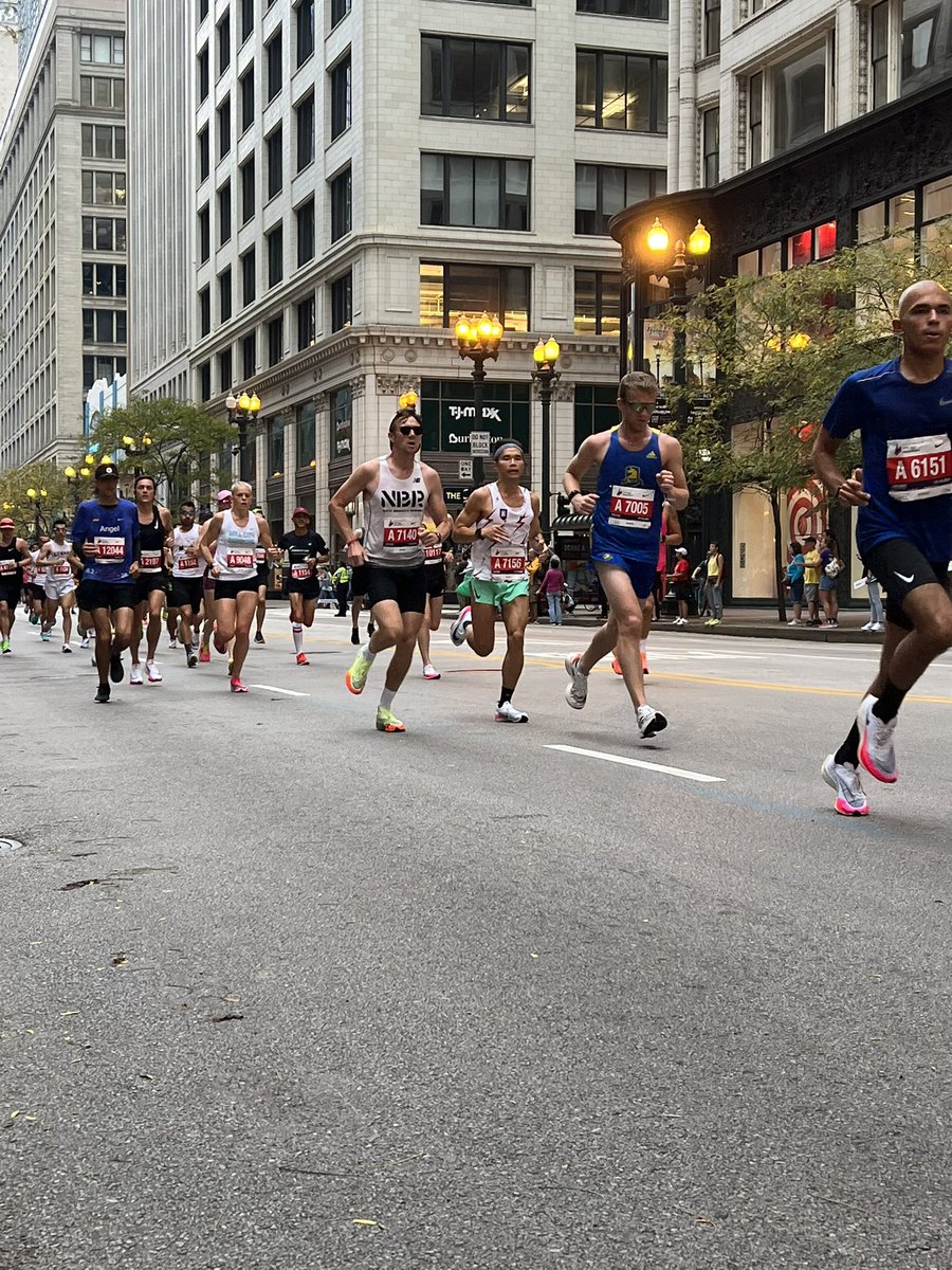 DaMediaGuy's tweet photo. History will be made today! My sister is running the #ChicagoMarathon, the first in my family to do so. Go Sara!!!! 🎉👏🏽👏🏽👏🏽 https://t.co/wyYyNHEpiw