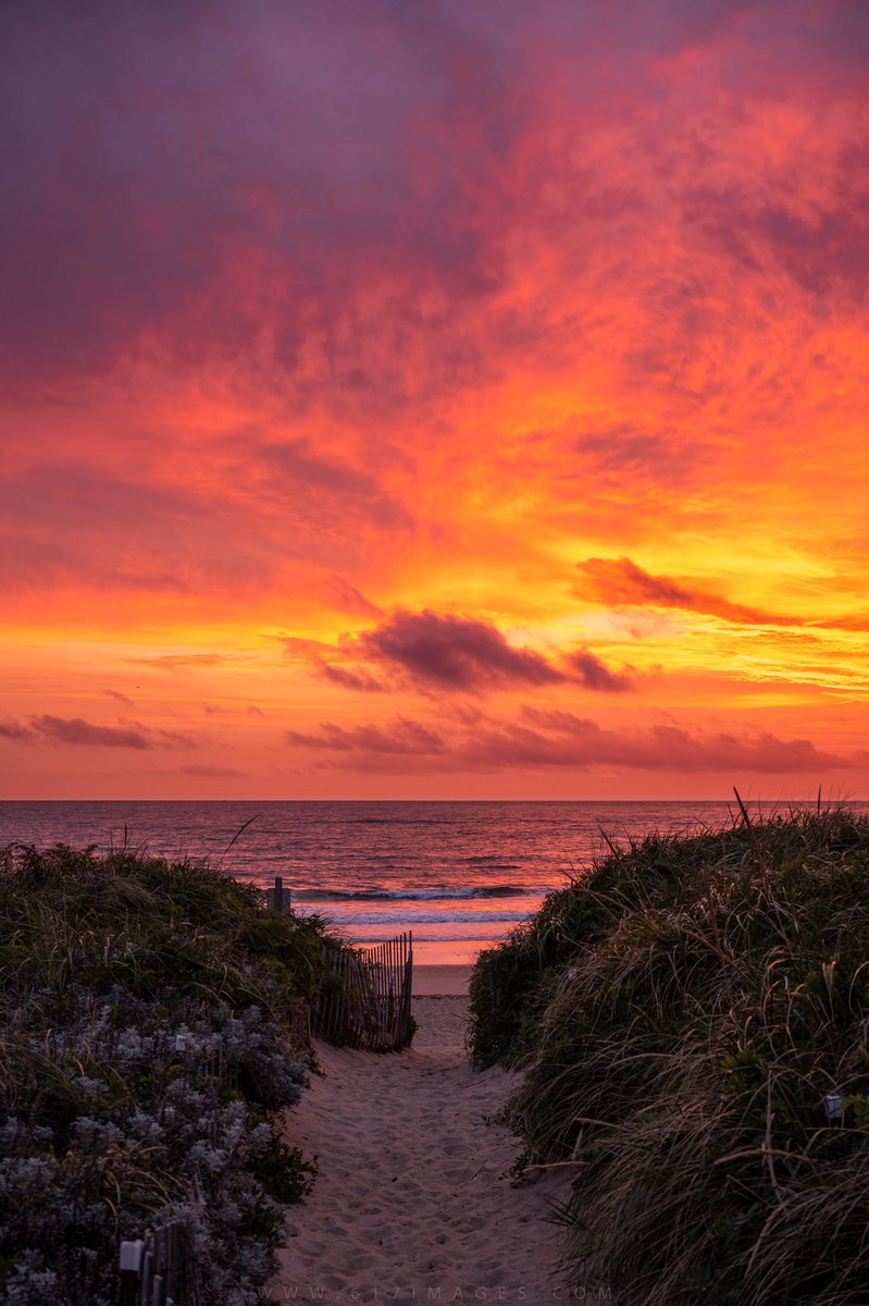 Spectacular sunrise off the coast of #Newburyport this morning!