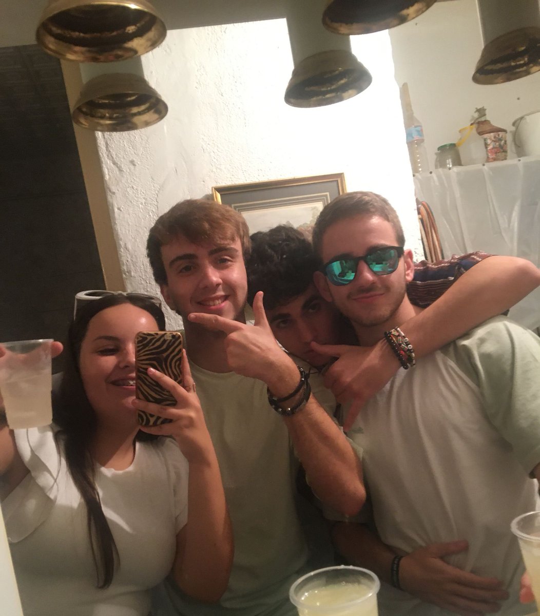 santii_2501's tweet photo. Gracias por este finde, os quiero muchísimo y nos vemos en nada🖤 https://t.co/fmbwx6ZYva