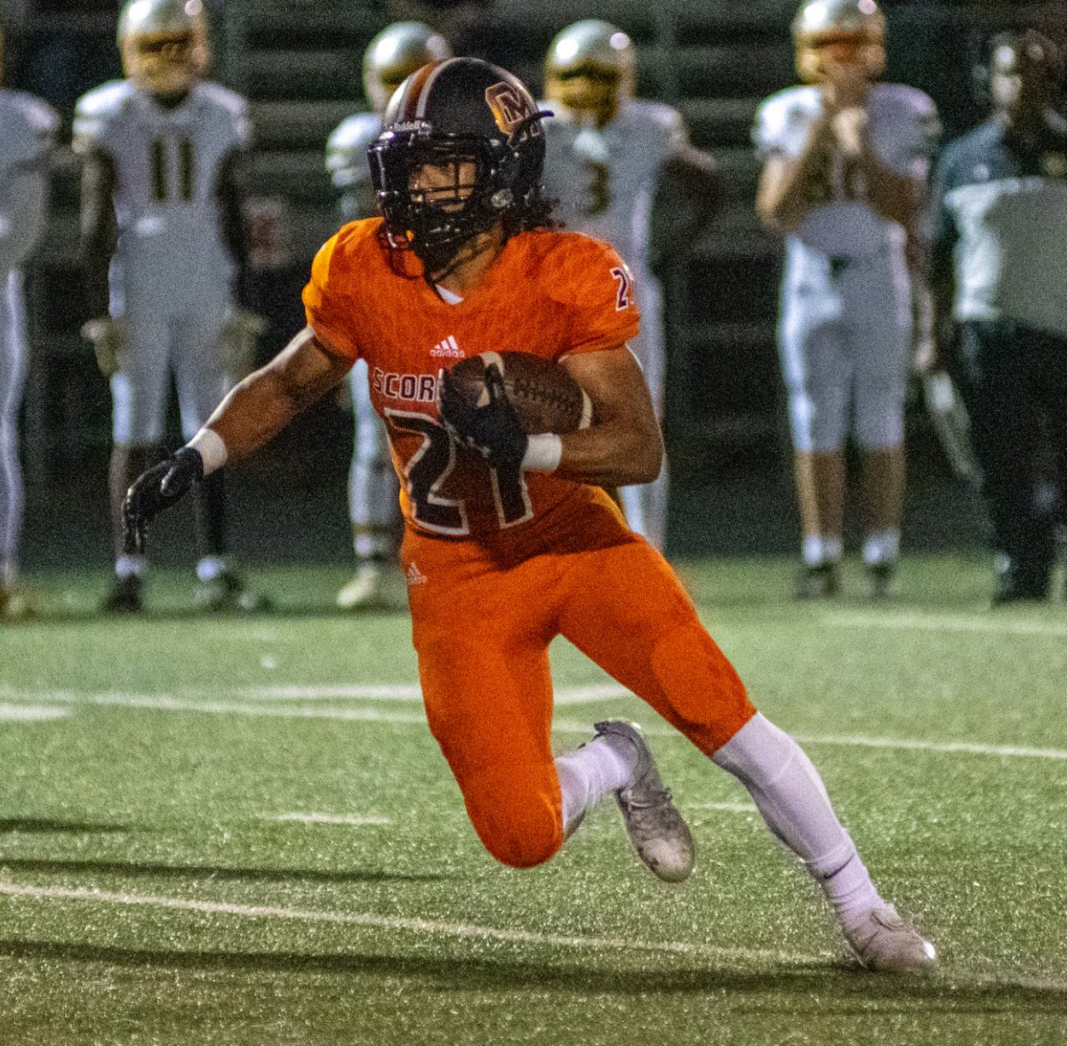 Kanye Holland ran for 2 TDs &amp; had an INT on defense to lead <a href="/OaklandMills_FB/">OaklandMillsFootball</a> to a 20-6 win over Mt. Hebron Friday. Trevin McHargh also scored. (PC: <a href="/maphillips_/">Madeleine Phillips</a>)

To see box score &amp; highlights of the Scorpions' win as part of Friday's roundup, CLICK HERE: bit.ly/2YuZ6UF