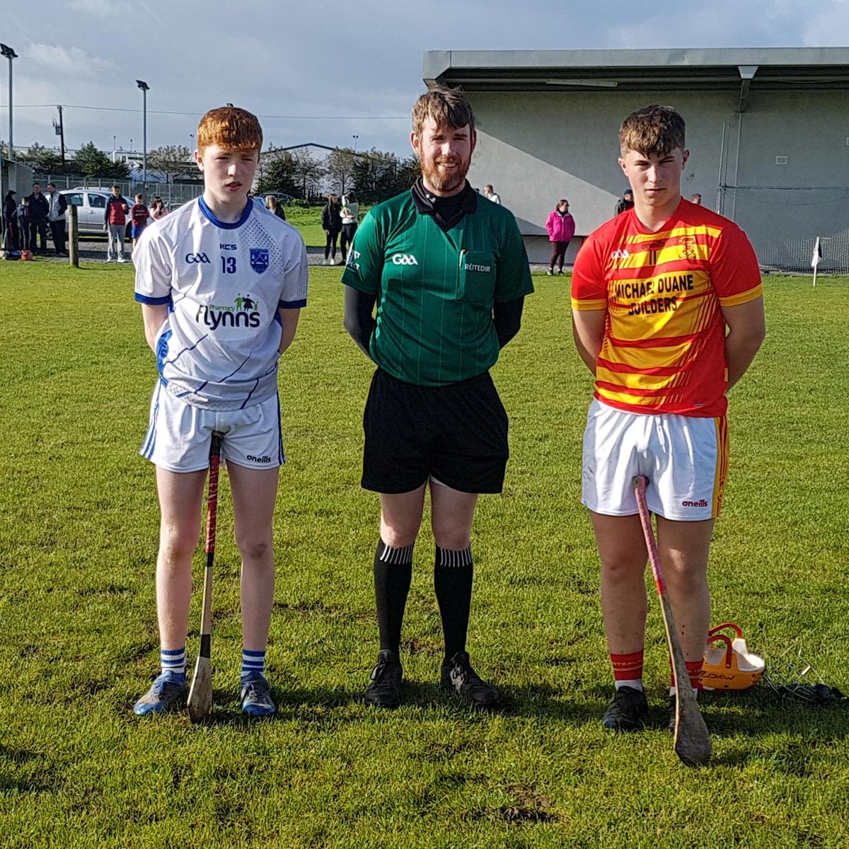 MayoGAA's tweet image. John West U15A Feile Hurling Final.
Adrian Freeman Memorial Cup.
@claremorrisgaa 4-14
@CBarMitchelsHC 1-12
Presentation made by Seamus Freeman &amp;amp; Jimmy Connor to the Claremorris Hurling captain Darra Beirne.
