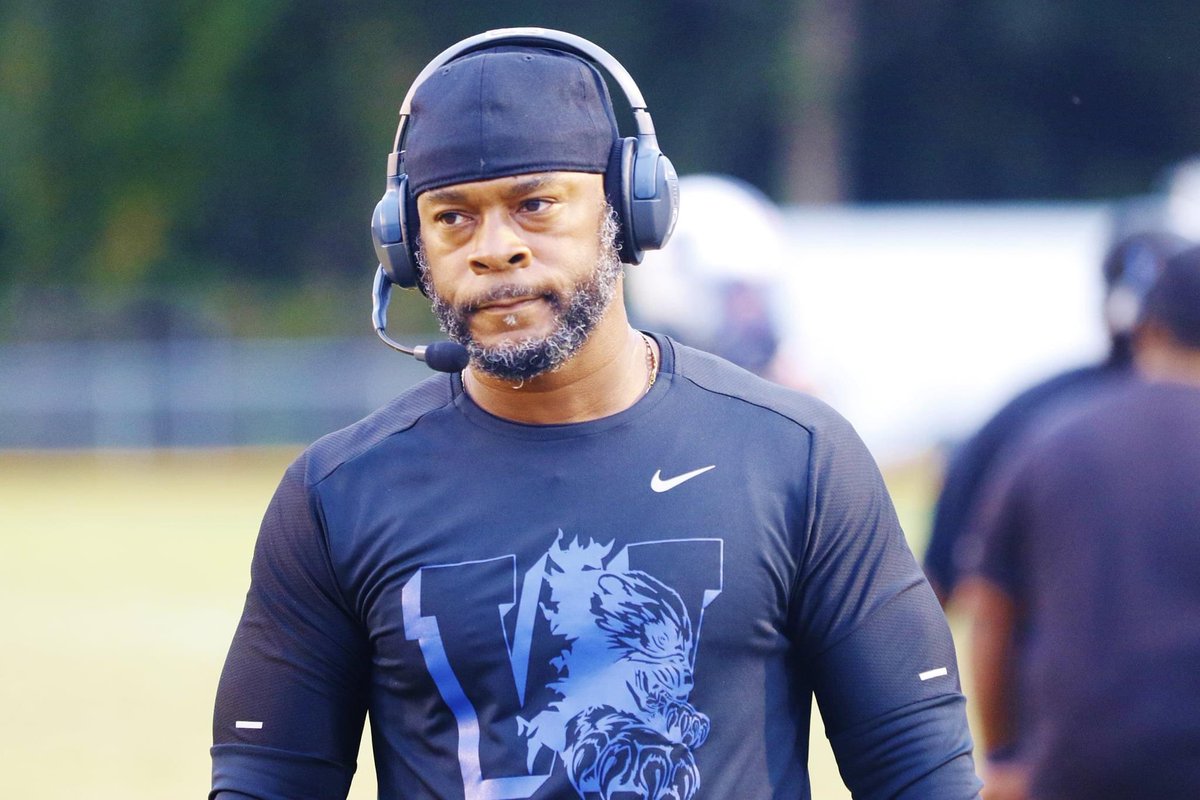 Happy Birthday to our Head Coach <a href="/CoachEking33/">Coach King</a>!!!!

#WestoverFootball 
#WestSideStory