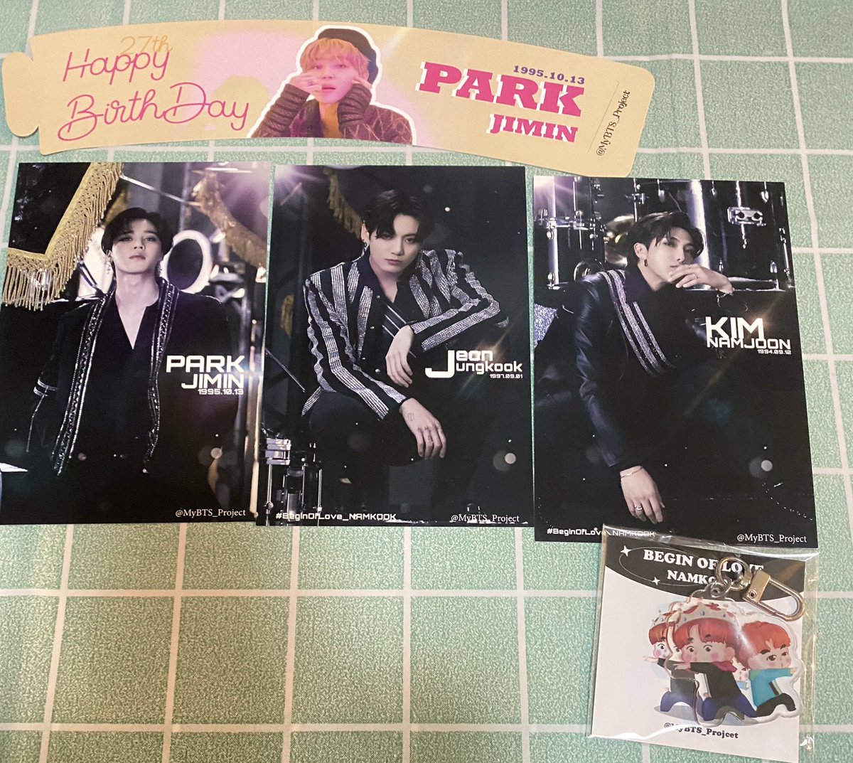 TaeTae_TK99's tweet image. ป๋าร้ากกกทุกคนสิ่งที่เราได้จากงานนี้ คือสุ่มจับรางวัลพิเศษได้ถึง2ชิ้นเลยปังไม่ไหวแล้วงับ ขอบคุณนะคะ😘😘😘😘
#BeginOfLove_NAMKOOK #HappyJIMINwith_U