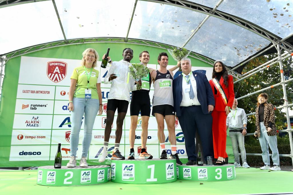 De winnnaars van de AG Antwerp 10 Miles
♂️ Mannen
1. Michael Somers (47:45)
2. Isaac Kimeli (48:08)
3. Thomas De Bock (48:15)
#AGAntwerp10Miles