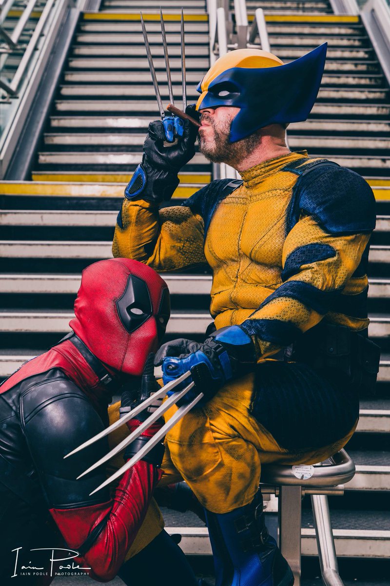 Trying to enjoy a nice cigar in peace when this fool starts banging on about the film “blown away”… 

#Wolverine #Deadpool #Cosplay #JustForLaughs <a href="/IainPoole/">Iain Poole</a> 📸